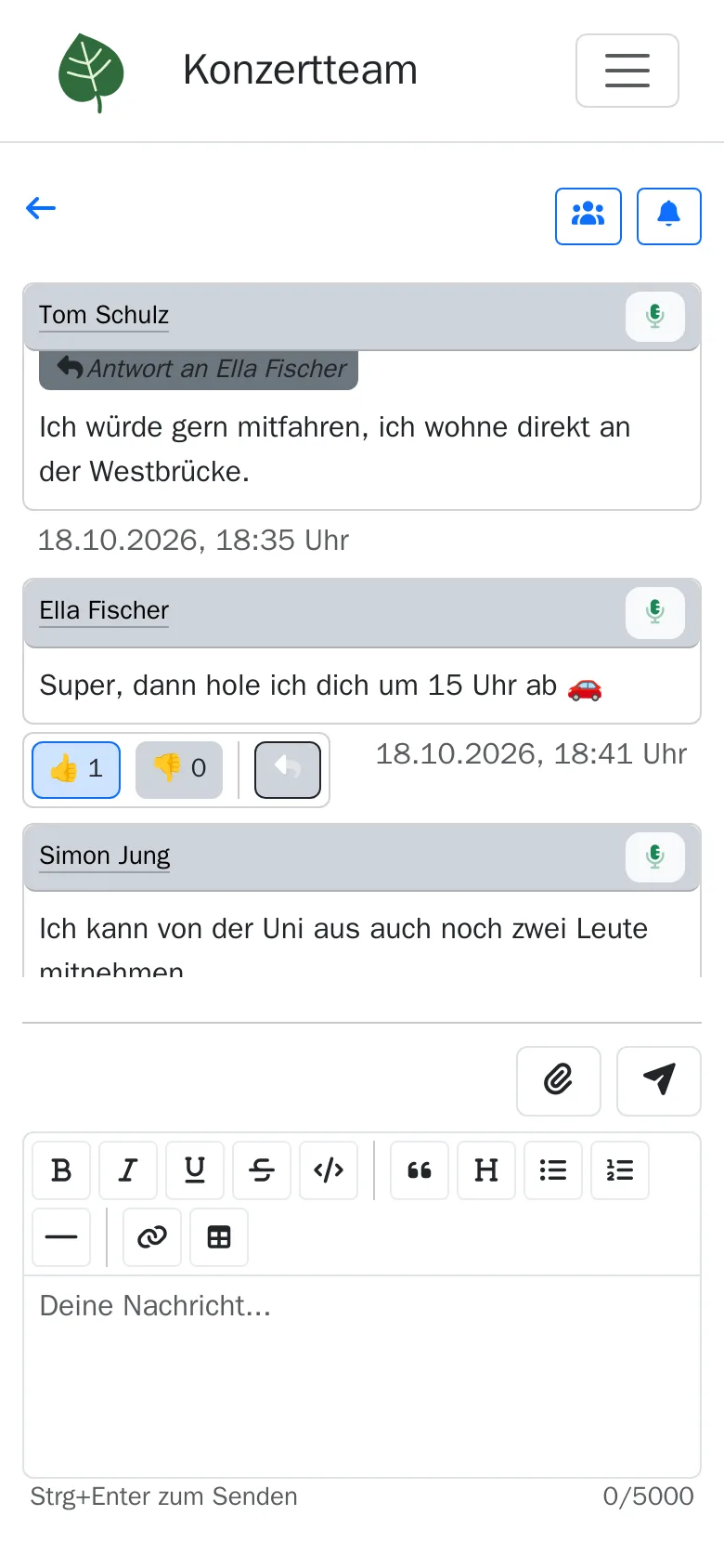 Am Handy: der Chat des Konzertteams mit einem Foto vom Sommerkonzert, Daumen-Reaktionen und einer Antwort mit Zitat.